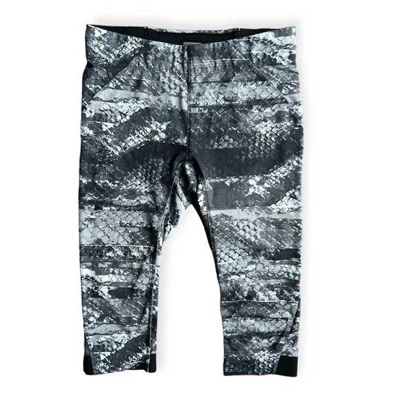 The North Face Motus II Capri Compression Tight Reptile Asphalt Gray, Medium - Picture 2 of 12